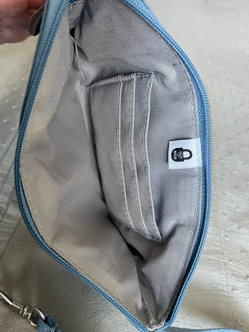 Baggallini Blue Wristlet Wallet RFID